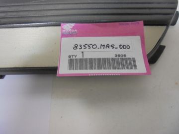 83550-MR5-000 deksel under links PC800